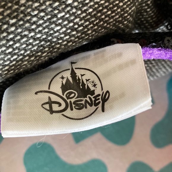 Minnie Mouse Candy Corn With Minnie Ears - Picture 3 of 3